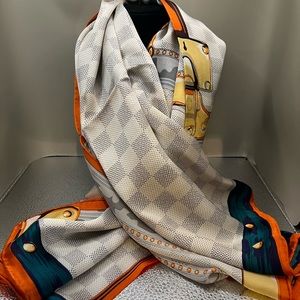 Gray Chain Mulberry Silk Neck Scarf